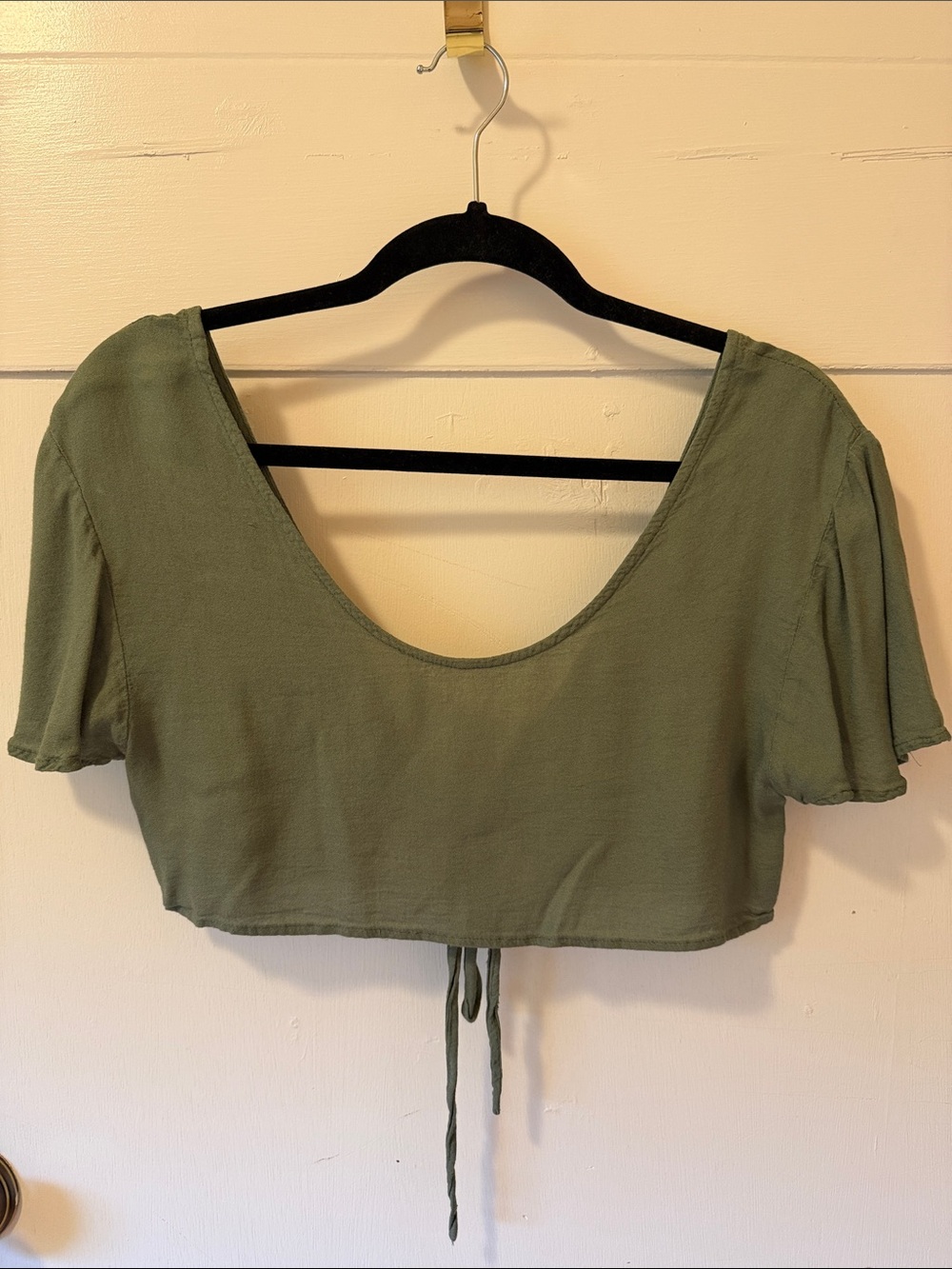 Bonisita Scoop-Neck Olive Cropped Tie-Hem Top OS